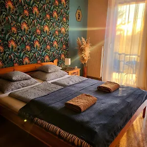 Apartament &, Eger